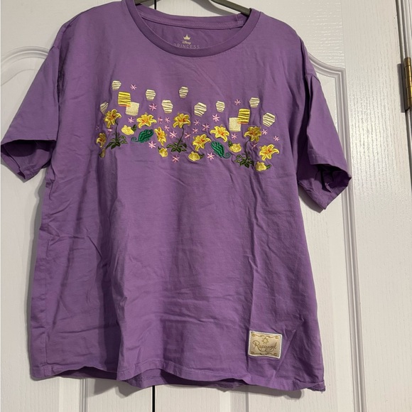 Disney Tangled Floral Lanterns Women’s Teeshirt BoxLunch Excluaivw - Picture 5 of 8
